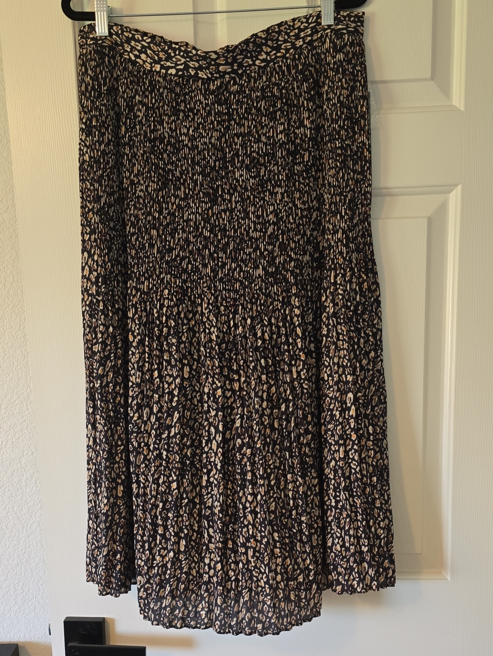 Pleated Black and Beige Printed Midi Skirt Sz Lg Nwt
